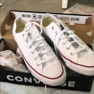 White unisex low top converse